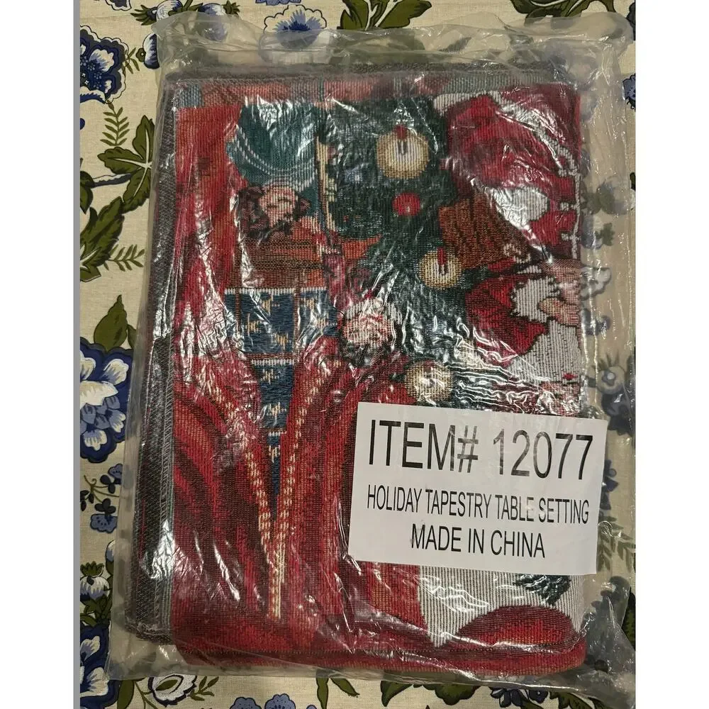 NWT‎ Vintage Victorian Santa Christmas Tree Table Runner 4 placemats settings
